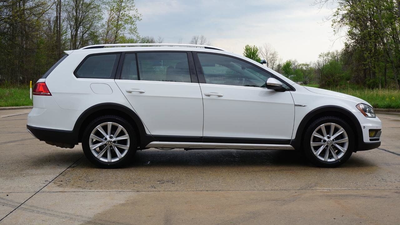 Used 2017 Volkswagen Golf Alltrack SE AWD/4WD image 6