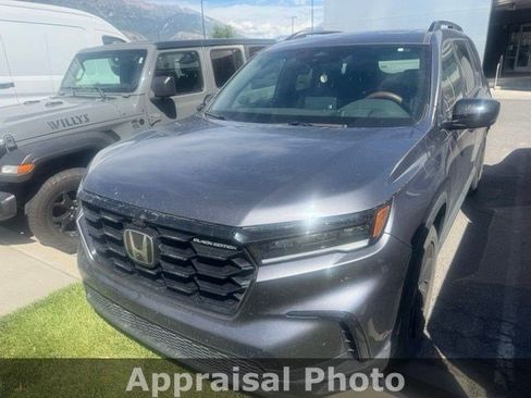 Used 2025 Honda Pilot Black Edition image 7