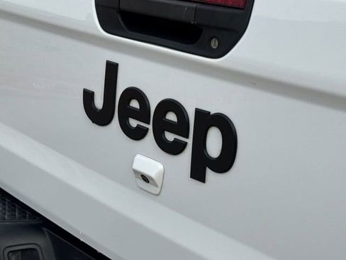 Certified 2021 Jeep Gladiator Willys image 12