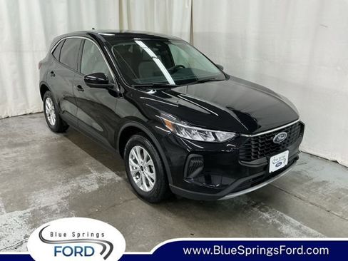 Used 2023 Ford Escape Active w/ Tech Pack #2 AWD/4WD image 1