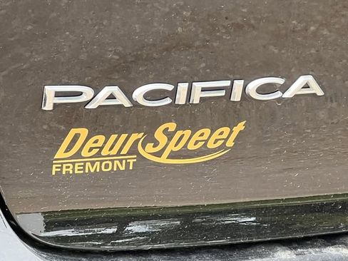 Used 2024 Chrysler Pacifica Touring-L FWD image 49