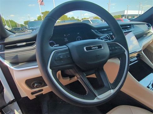 Used 2024 Jeep Grand Cherokee L Limited image 10