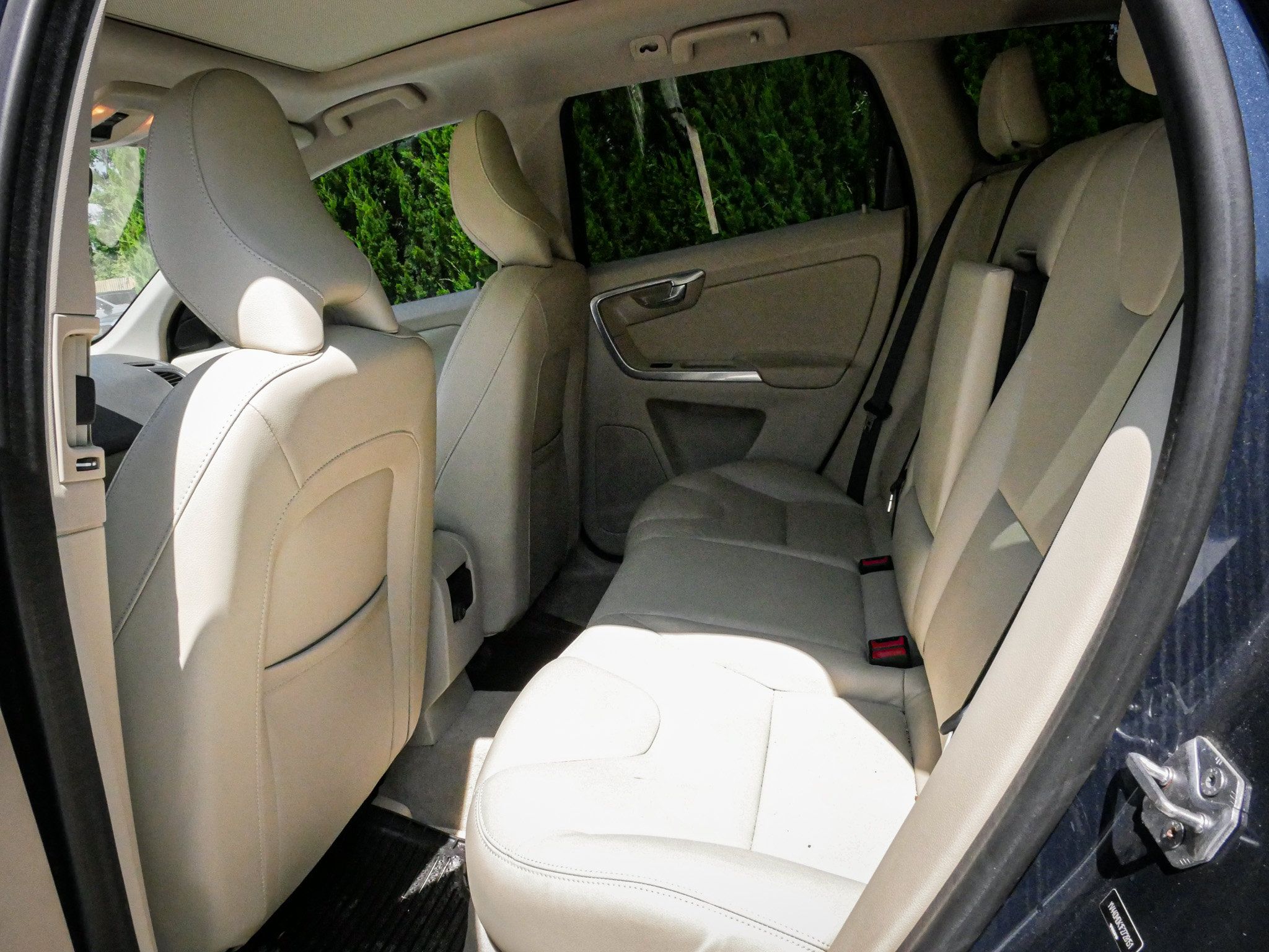 Used 2015 Volvo XC60 T5 Premier w/ Proximity Package FWD image 8