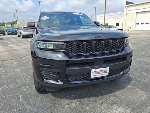 Used 2023 Jeep Grand Cherokee L Laredo AWD/4WD image 2