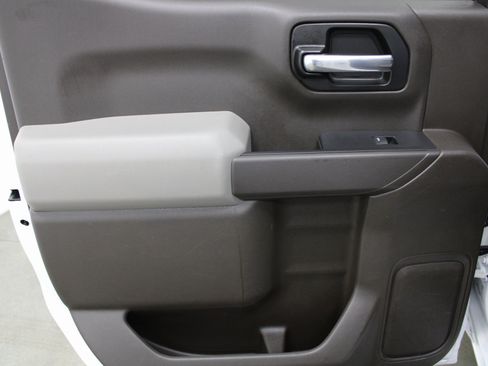 Used 2021 Chevrolet Silverado 1500 LT image 18