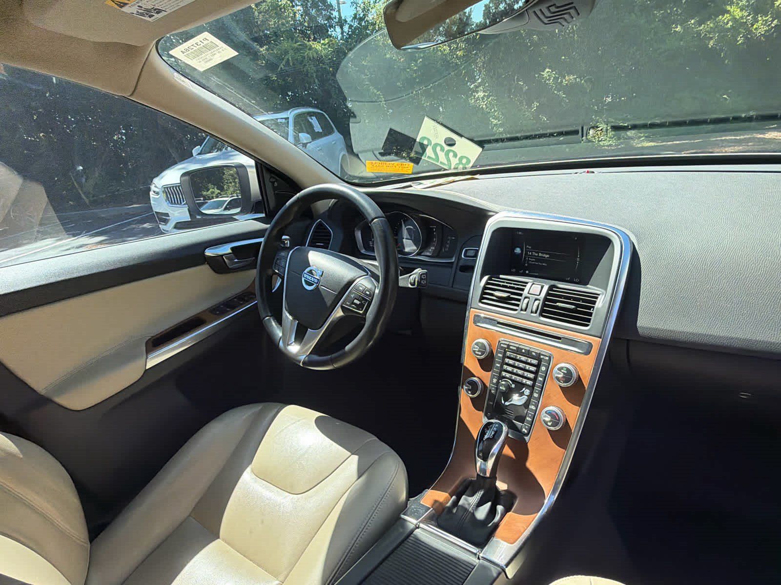Used 2017 Volvo XC60 T5 Inscription w/ Preferred Option Package FWD image 18