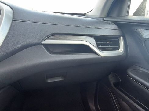 Used 2024 GMC Terrain SLT image 27