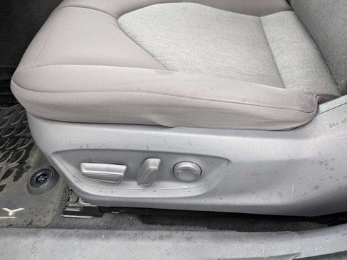 Used 2018 Toyota Camry LE FWD image 7