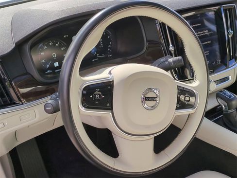 Used 2018 Volvo S90 T5 Momentum w/ Convenience Package image 14