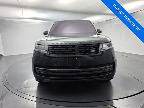 Used 2023 Land Rover Range Rover SE image 2