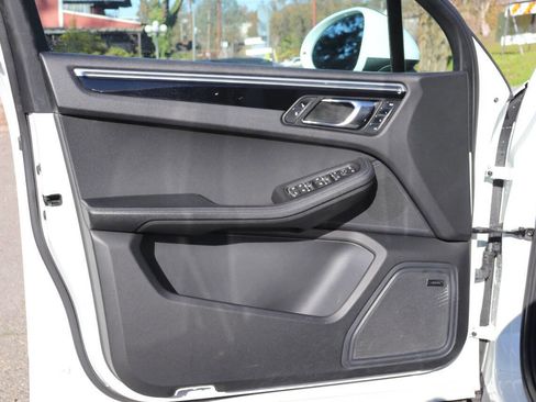 Used 2017 Porsche Macan image 14