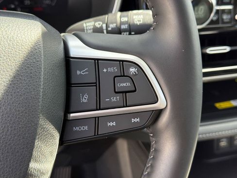 Used 2023 Toyota Highlander Limited FWD image 37