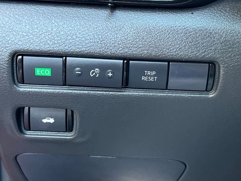 Certified 2024 Nissan Sentra SR FWD image 31