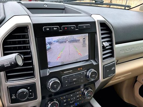 Used 2021 Ford F250 Lariat w/ Lariat Ultimate Package AWD/4WD image 29