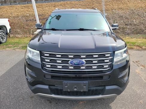 Used 2016 Ford Explorer XLT w/ Equipment Group 202A image 2