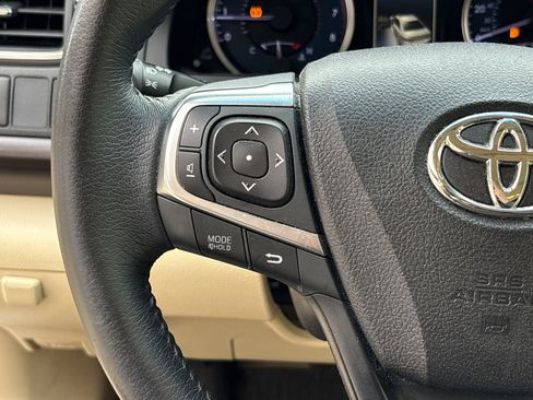 Used 2017 Toyota Camry XLE image 19