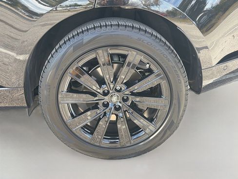 Used 2025 Land Rover Range Rover SE image 43