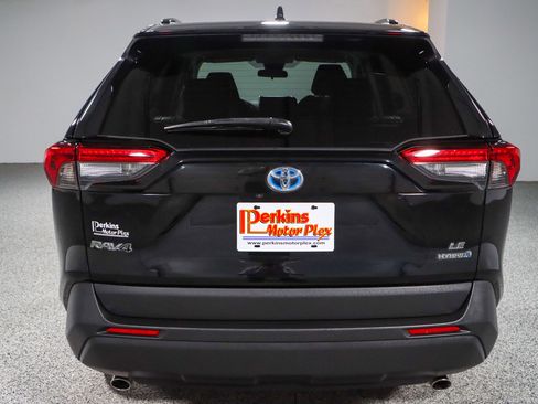 Used 2023 Toyota RAV4 LE AWD/4WD image 8