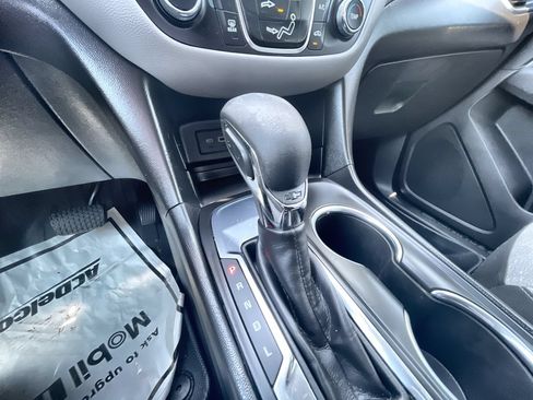 Used 2022 Chevrolet Equinox LT FWD image 16