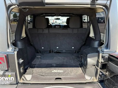 Used 2011 Jeep Wrangler Unlimited Sahara AWD/4WD image 15