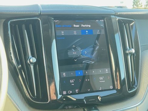 Used 2023 Volvo XC60 B5 Ultimate w/ Climate Package image 21