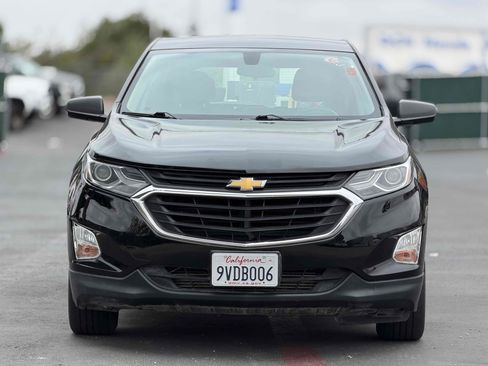 Used 2018 Chevrolet Equinox LS FWD image 2