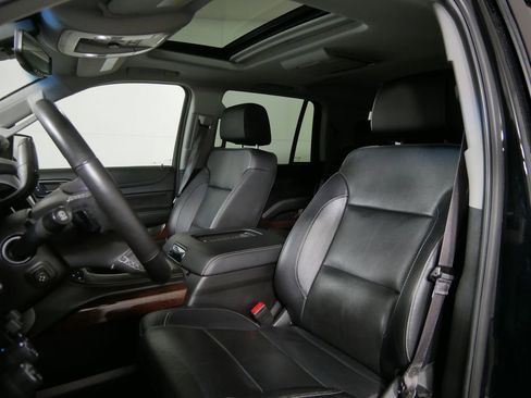 Used 2017 GMC Yukon SLT w/ Premium Edition image 10