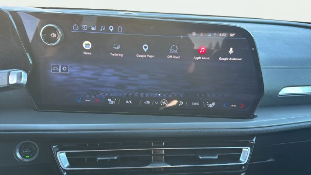 Used 2025 Chevrolet Traverse LT w/ LPO, Floor Liner Package AWD/4WD image 10