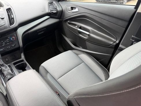 Used 2017 Ford Escape SE FWD image 16