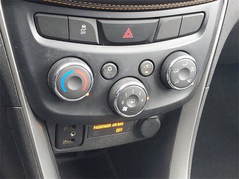 Certified 2017 Chevrolet Trax LT w/ LT Convenience Package image 26