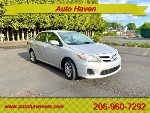 Used 2012 Toyota Corolla LE FWD image 2