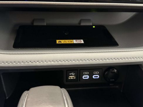 Used 2024 Toyota Highlander XLE AWD/4WD image 26