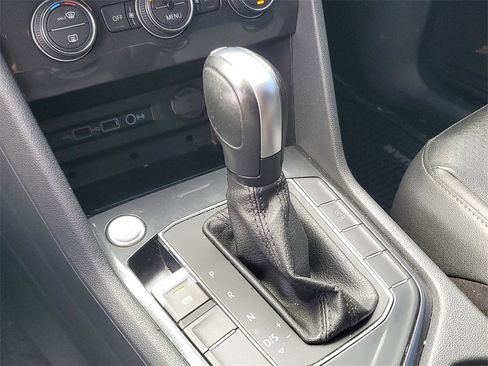 Used 2020 Volkswagen Tiguan SE image 26