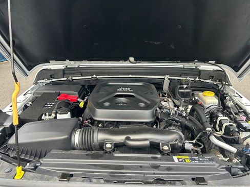 Used 2020 Jeep Wrangler Unlimited Sahara image 30