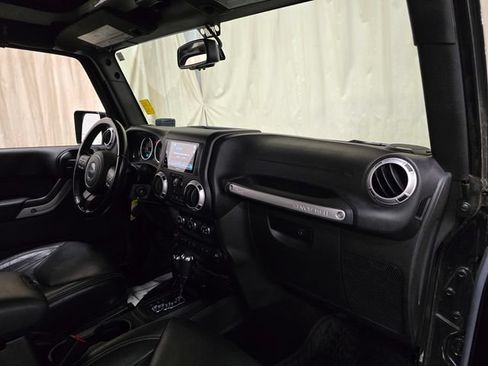 Used 2016 Jeep Wrangler Unlimited Sahara w/ Connectivity Group AWD/4WD image 27