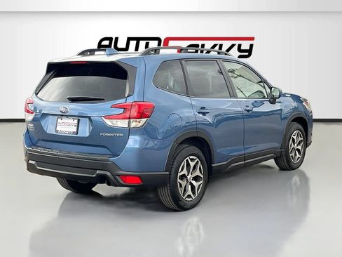 Used 2022 Subaru Forester Premium AWD/4WD image 7