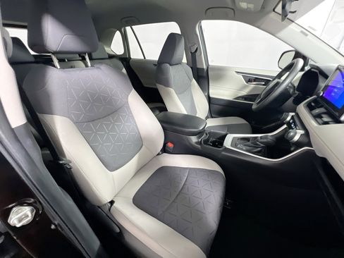 Used 2024 Toyota RAV4 XLE image 31