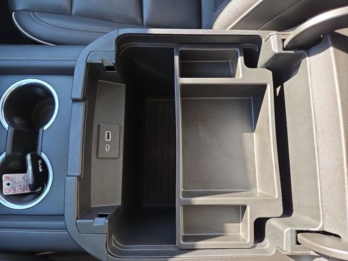 Used 2024 GMC Yukon XL SLT image 18