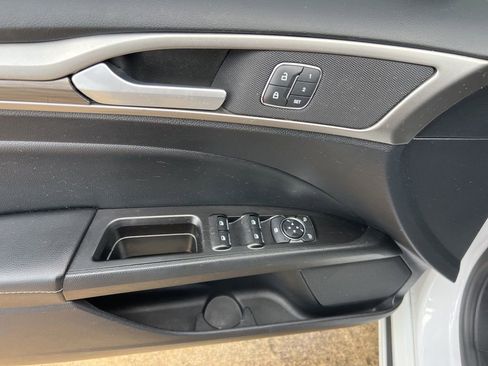 Used 2020 Ford Fusion SEL image 10