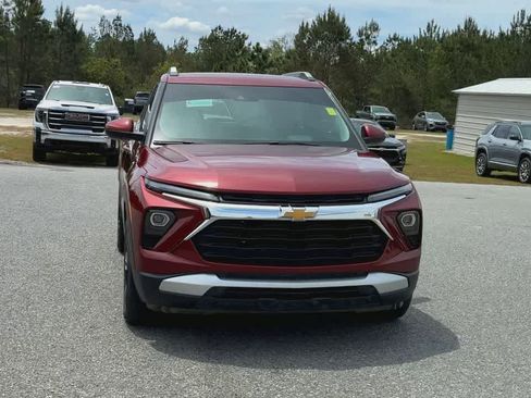 Used 2024 Chevrolet TrailBlazer LT w/ Convenience Package FWD image 3