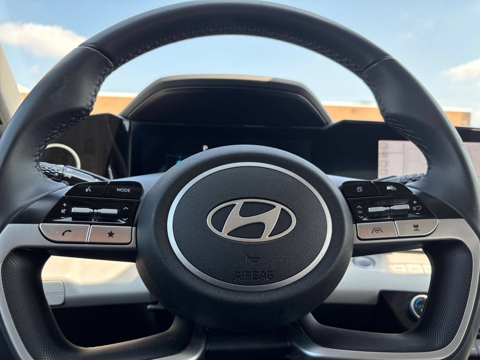 Used 2025 Hyundai Elantra Limited FWD image 26