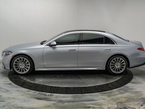 Used 2022 Mercedes-Benz S 580 4MATIC Sedan w/ AMG Line Package image 10
