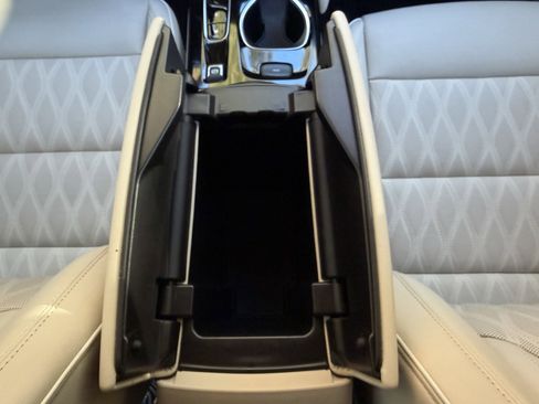 Used 2022 Buick Envision Avenir w/ Technology Package II image 26