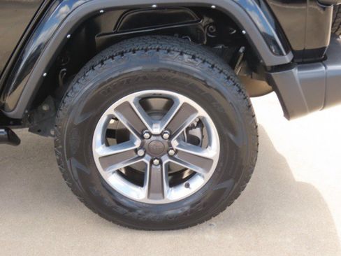 Used 2022 Jeep Wrangler Unlimited Sahara w/ Cold Weather Group AWD/4WD image 15