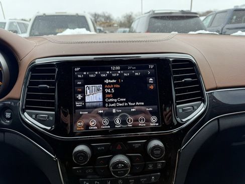 Used 2020 Jeep Grand Cherokee Overland image 12