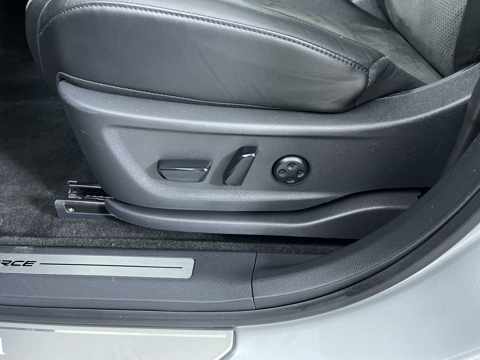 Certified 2024 Nissan Ariya AWD image 12