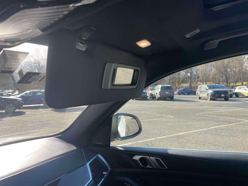 Used 2025 BMW X5 xDrive50e image 33