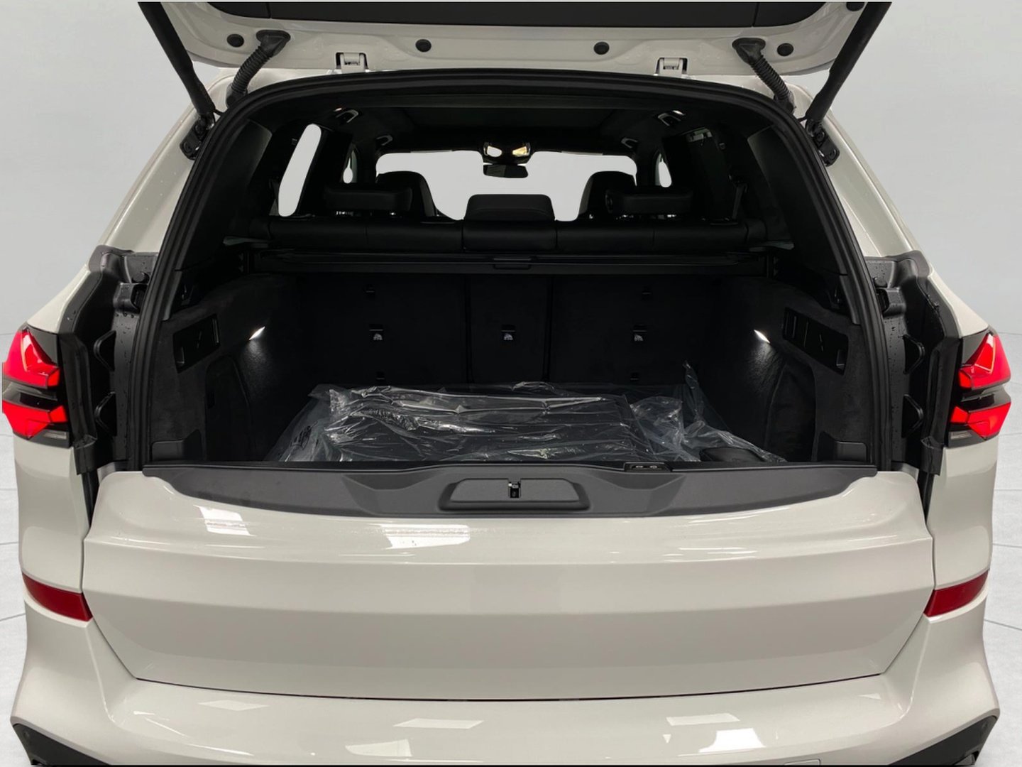 New 2026 BMW X5 M60i AWD/4WD image 6