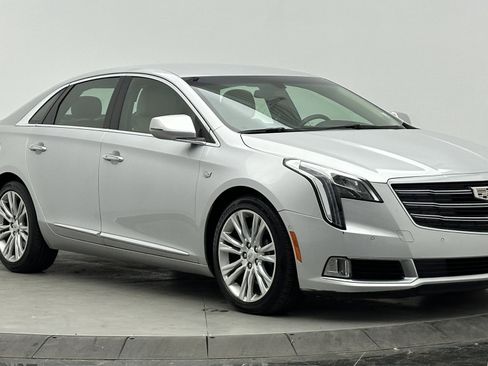Used 2019 Cadillac XTS Luxury image 3