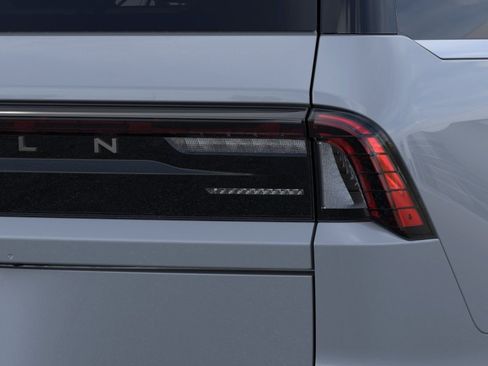 New 2026 Lincoln Navigator Reserve AWD/4WD image 21